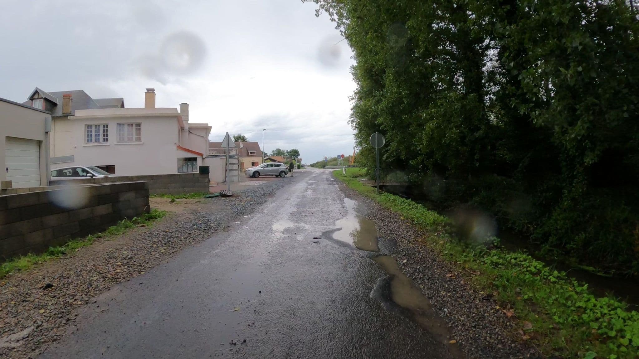 Street view near Ô Marchand de Sable, Ver-sur-Mer — © Nzau (CC BY-SA · Mapillary)