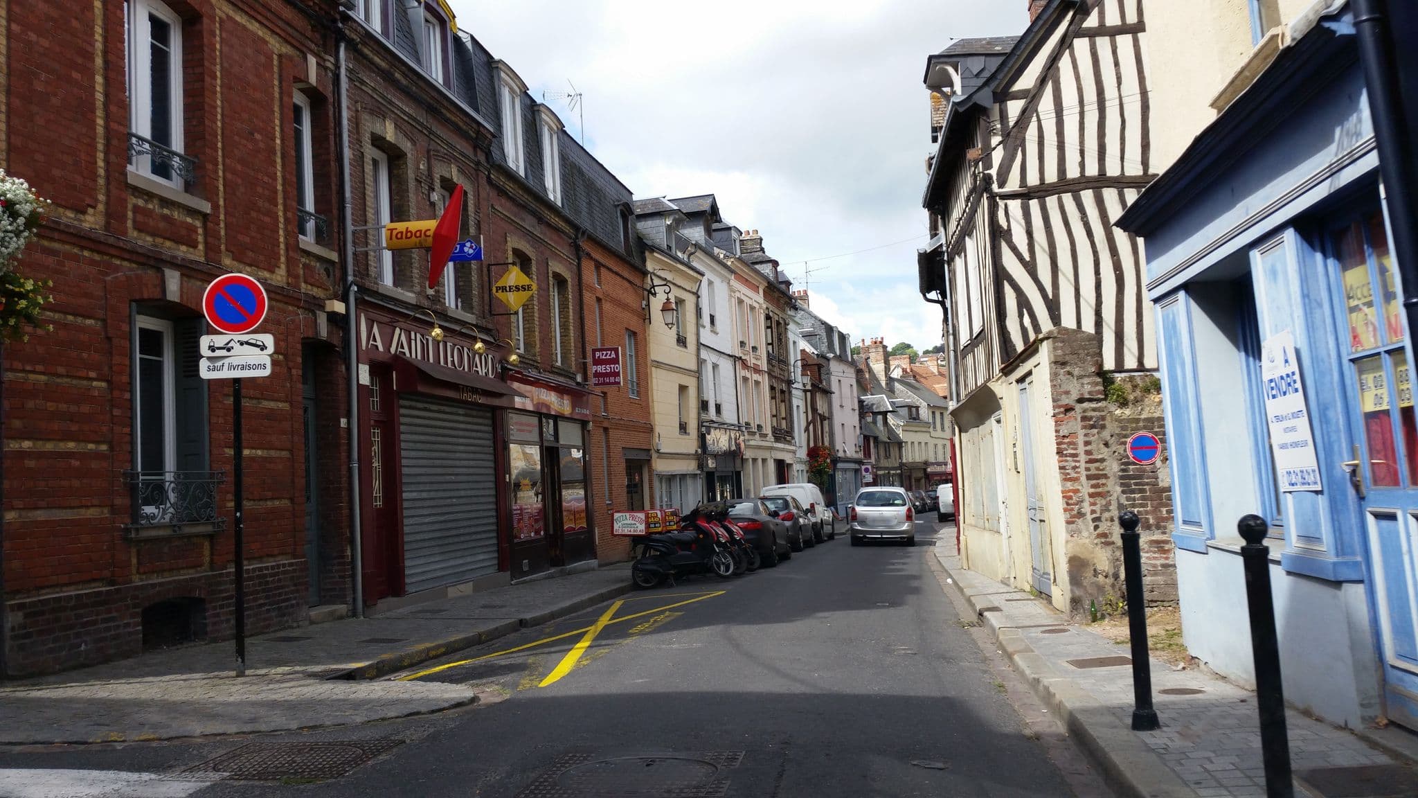 Street view near Appartements Maisons Bleues, Honfleur — © it_s_so_funny (CC BY-SA · Mapillary)