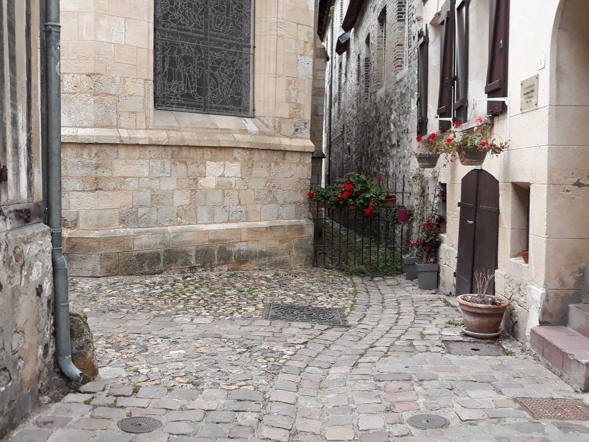Street view near Studio Cinéma, Honfleur — © kobold (CC BY-SA · Mapillary)