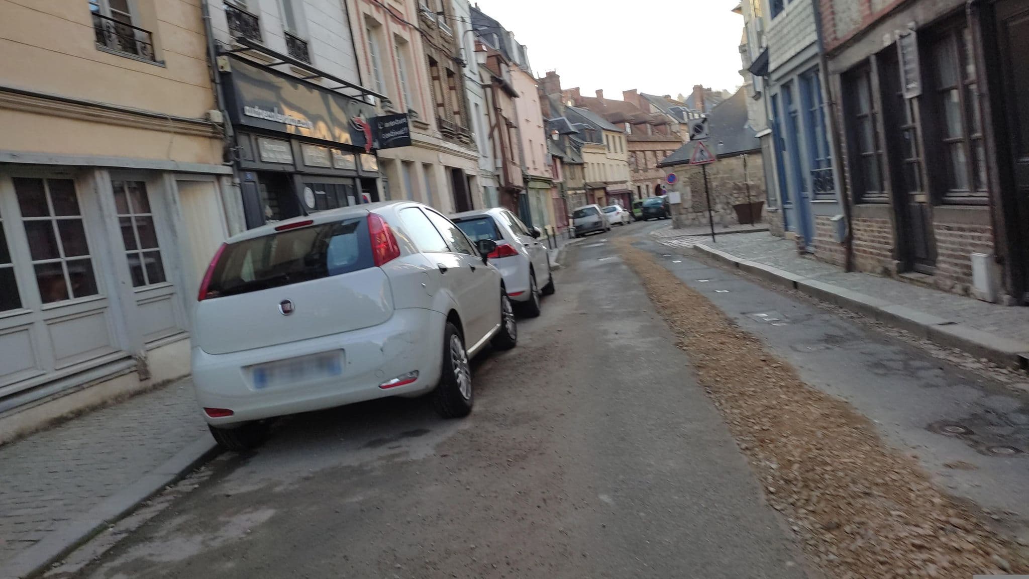 Street view near Les Songes d'Héléna, Honfleur — © kritic (CC BY-SA · Mapillary)