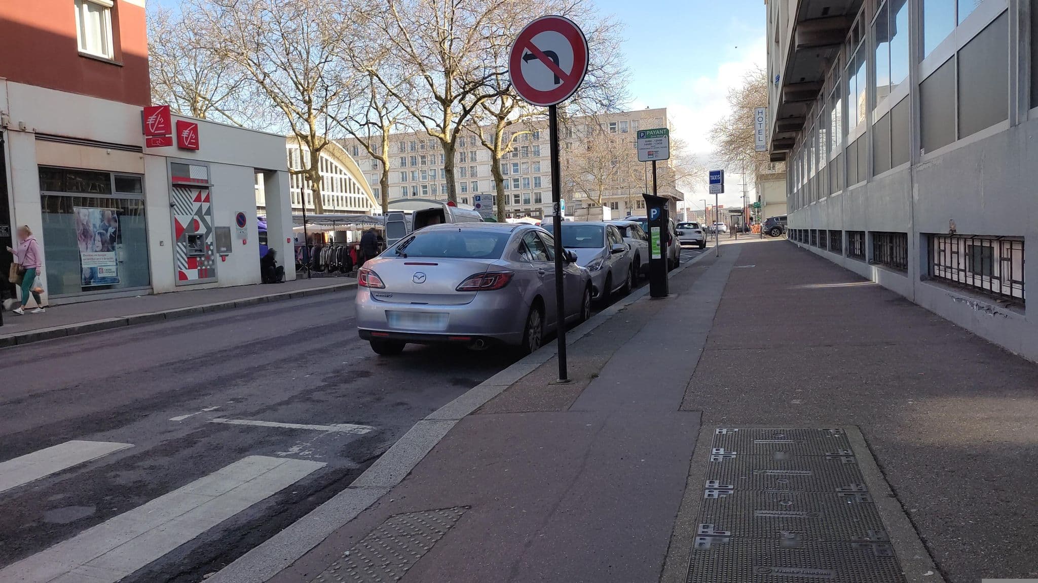 Street view near Hôtel les Gens de Mer le Havre by Popinns, Le Havre — © kritic (CC BY-SA · Mapillary)