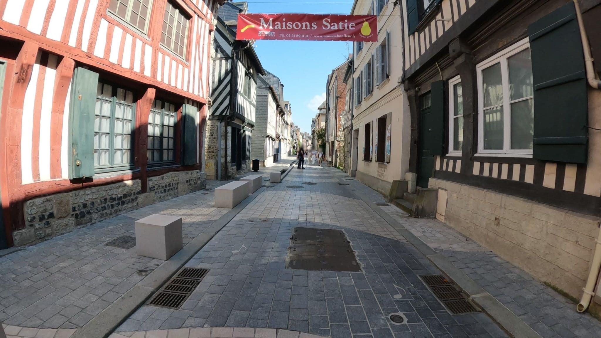 Street view near La Cour au Lavoir, Honfleur — © Nzau (CC BY-SA · Mapillary)