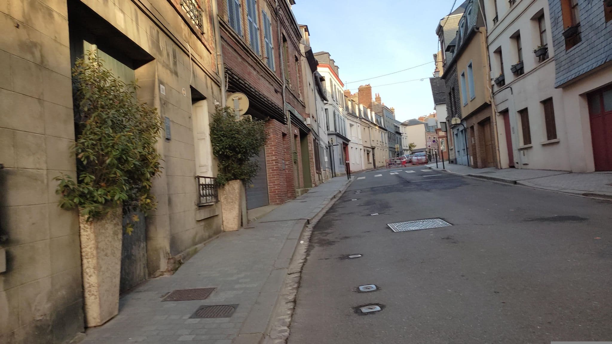 Street view near Le Bellevue Honfleur, Honfleur — © kritic (CC BY-SA · Mapillary)