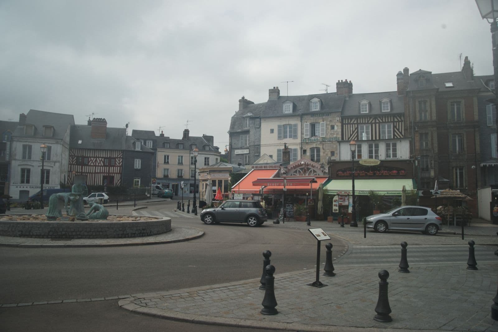 Street view near La compagnie du 19, Honfleur — © txllxt (CC BY-SA · Mapillary)