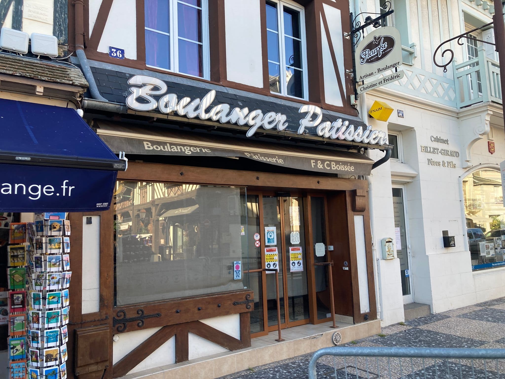 Street view near Hôtel des Sports, Trouville-sur-Mer — © salutsalut (CC BY-SA · Mapillary)