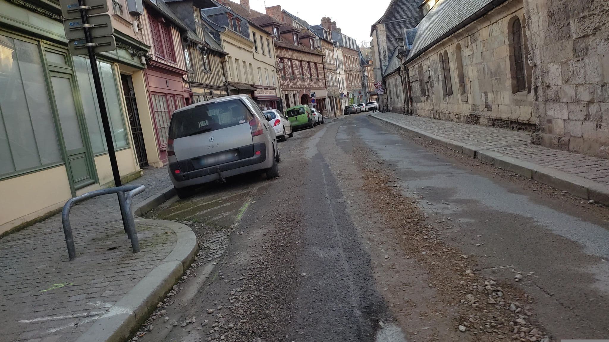 Street view near L'Atelier d'Eléa, Honfleur — © kritic (CC BY-SA · Mapillary)