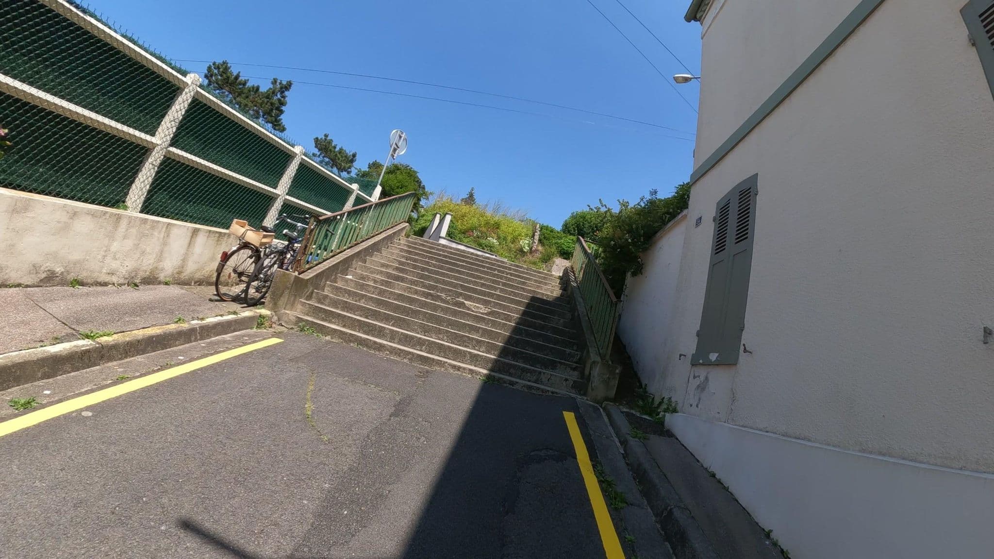 Street view near Vay Jean, Trouville-sur-Mer — © Nzau (CC BY-SA · Mapillary)