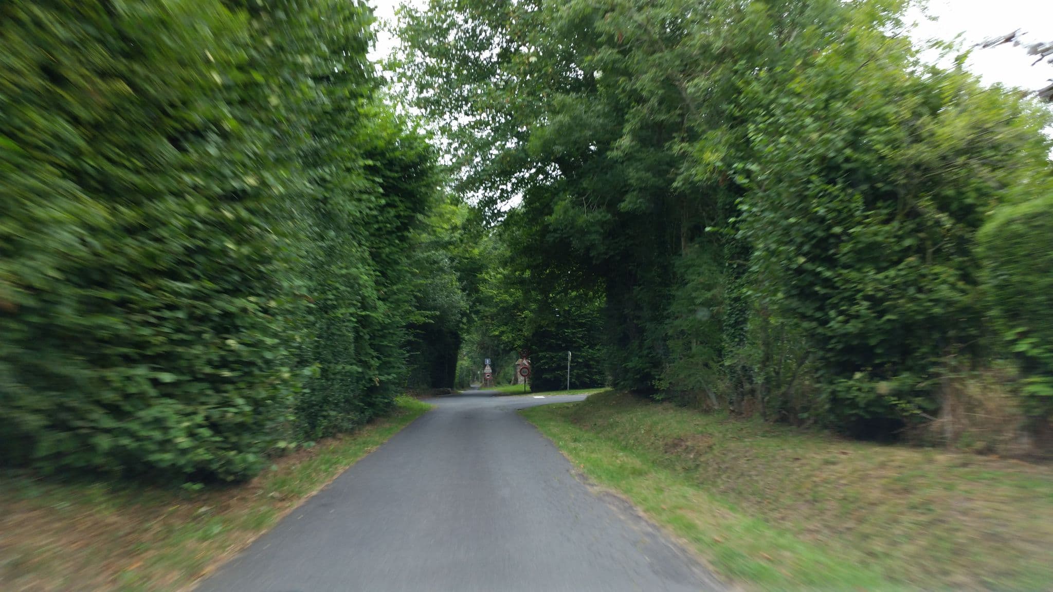 Street view near Les Hibiscus, Honfleur — © it_s_so_funny (CC BY-SA · Mapillary)