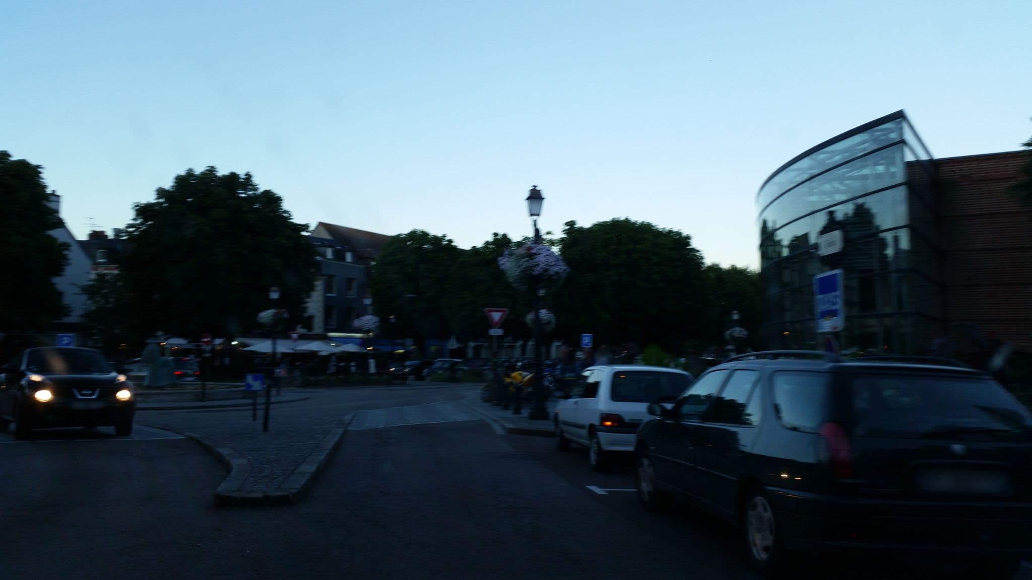 Street view near Le Central, Honfleur — © it_s_so_funny (CC BY-SA · Mapillary)