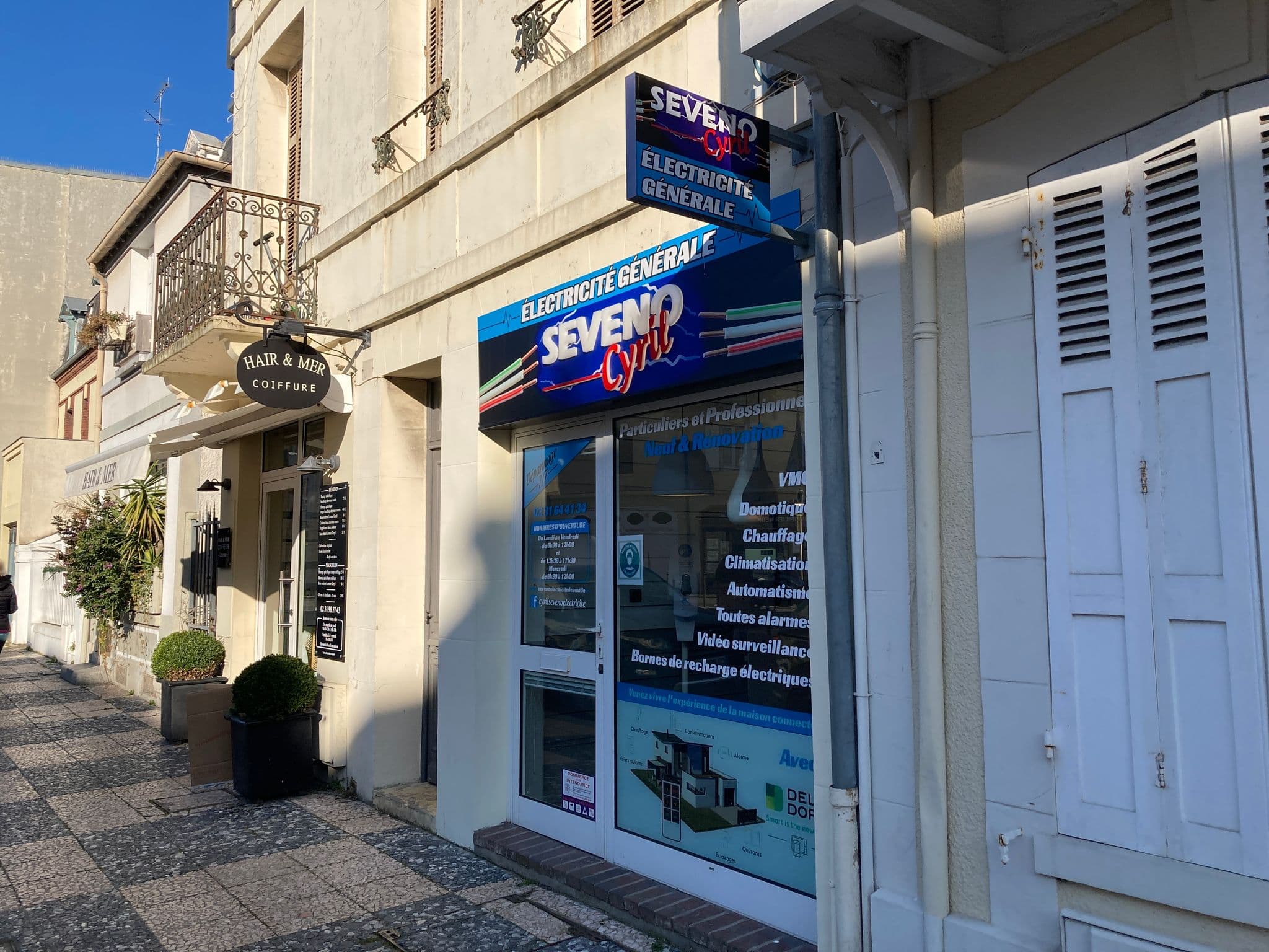 Street view near Hôtel l'Espérance, Trouville-sur-Mer — © salutsalut (CC BY-SA · Mapillary)