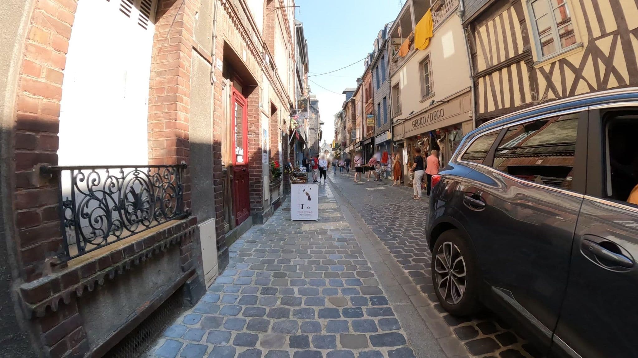 Street view near Le Logis Hamelin, Honfleur — © Nzau (CC BY-SA · Mapillary)