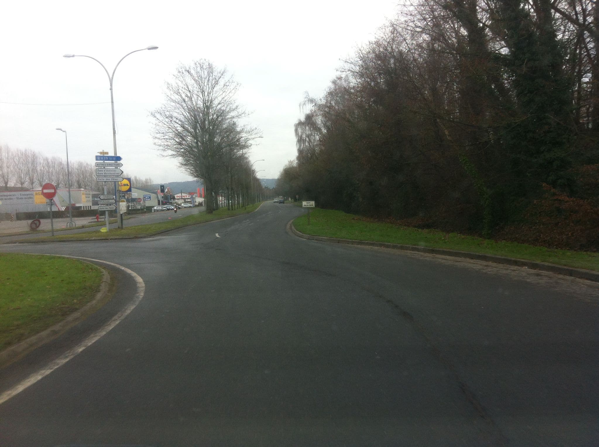 Street view near Tulip Inn Honfleur Residence, Honfleur — © raymond (CC BY-SA · Mapillary)