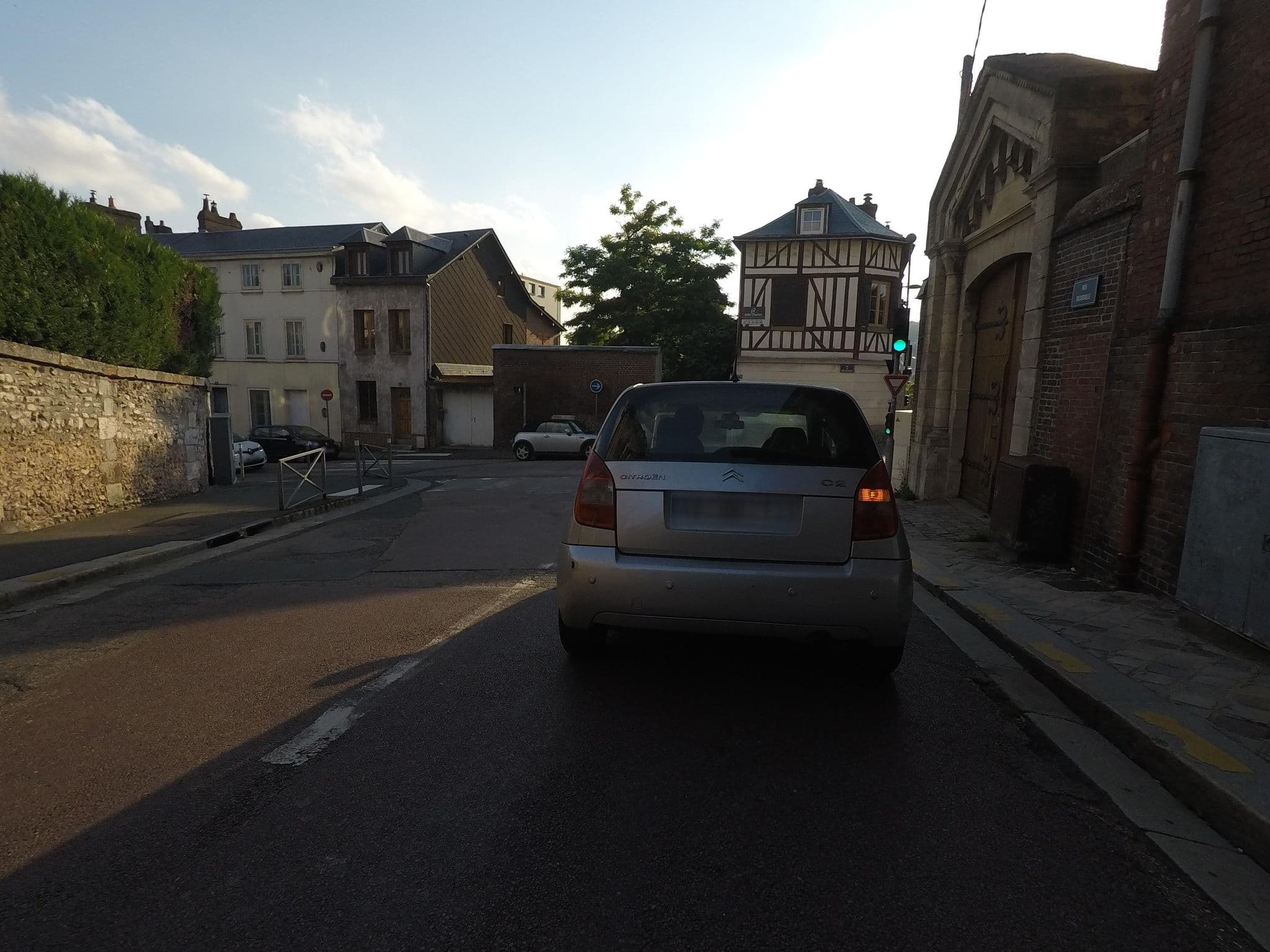 Street view near Les Oiseaux, Rouen — © maftieu (CC BY-SA · Mapillary)