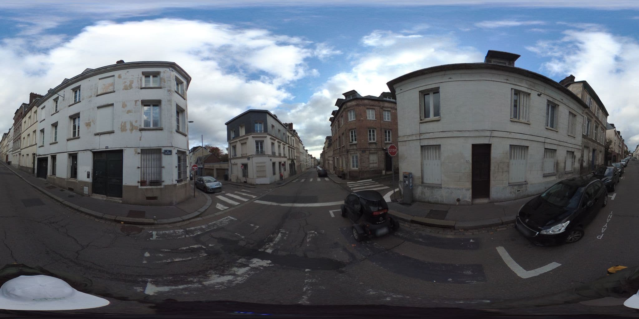 Street view near Au Bonheur de Jeanne, Rouen — © geovelo (CC BY-SA · Mapillary)