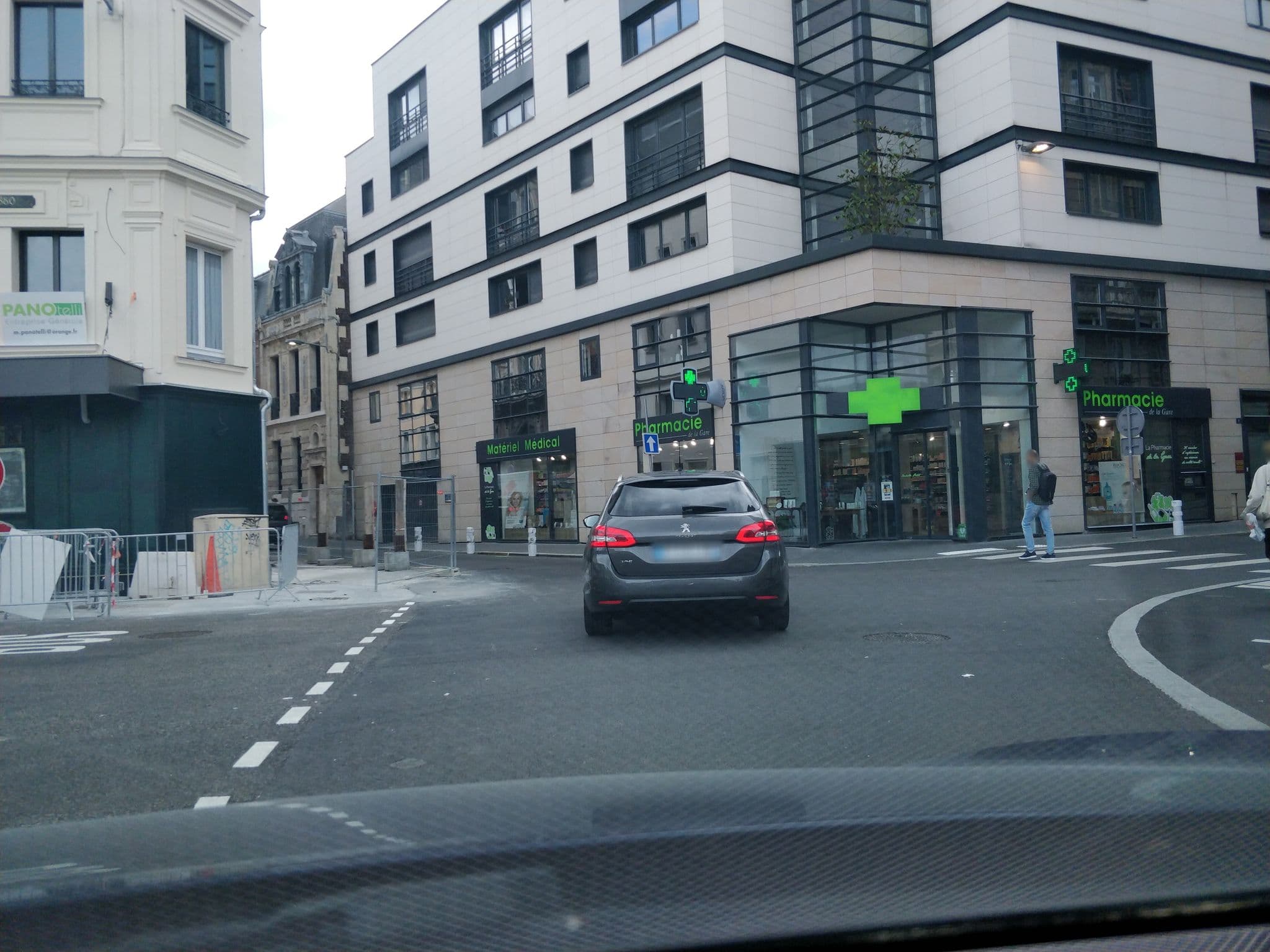 Street view near Best Western Hotel De Dieppe, Rouen — © tykayn (CC BY-SA · Mapillary)