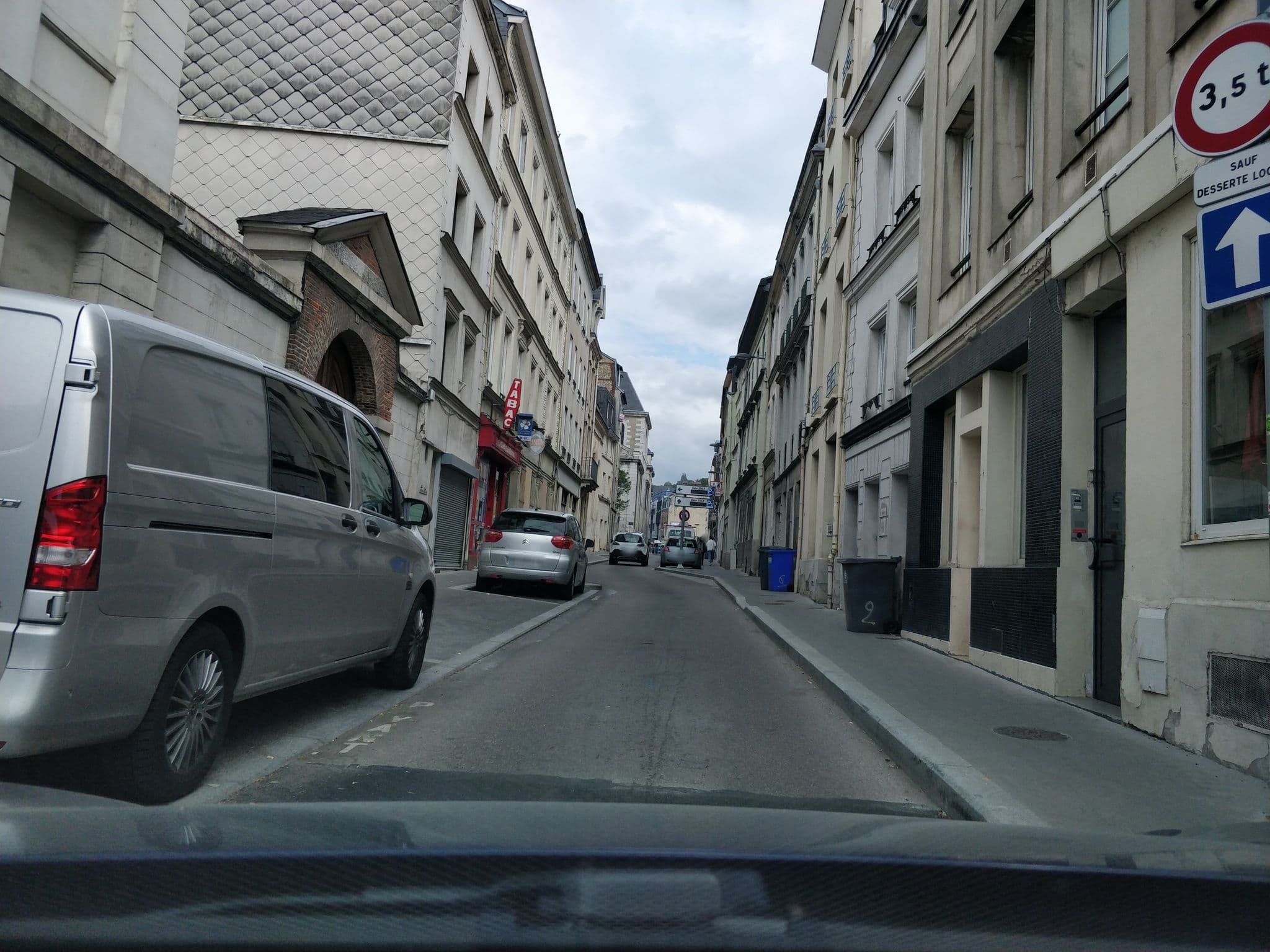 Street view near La Galerie des Glaces, Rouen — © tykayn (CC BY-SA · Mapillary)