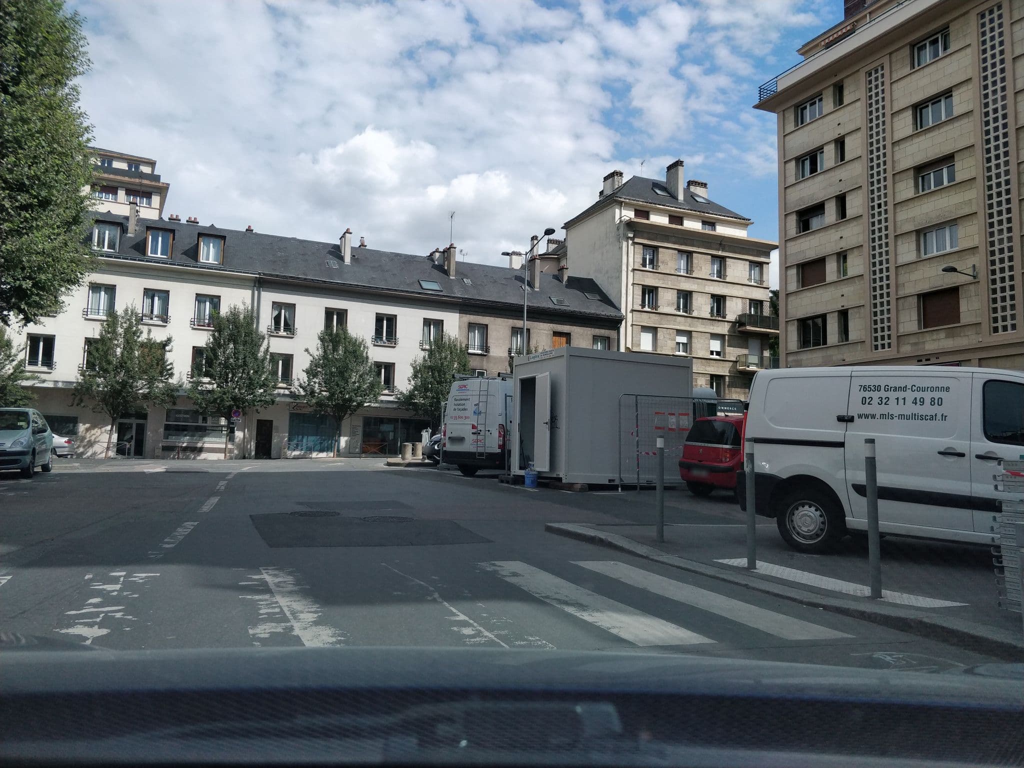 Street view near Hôtel Coeur de City, Rouen — © tykayn (CC BY-SA · Mapillary)