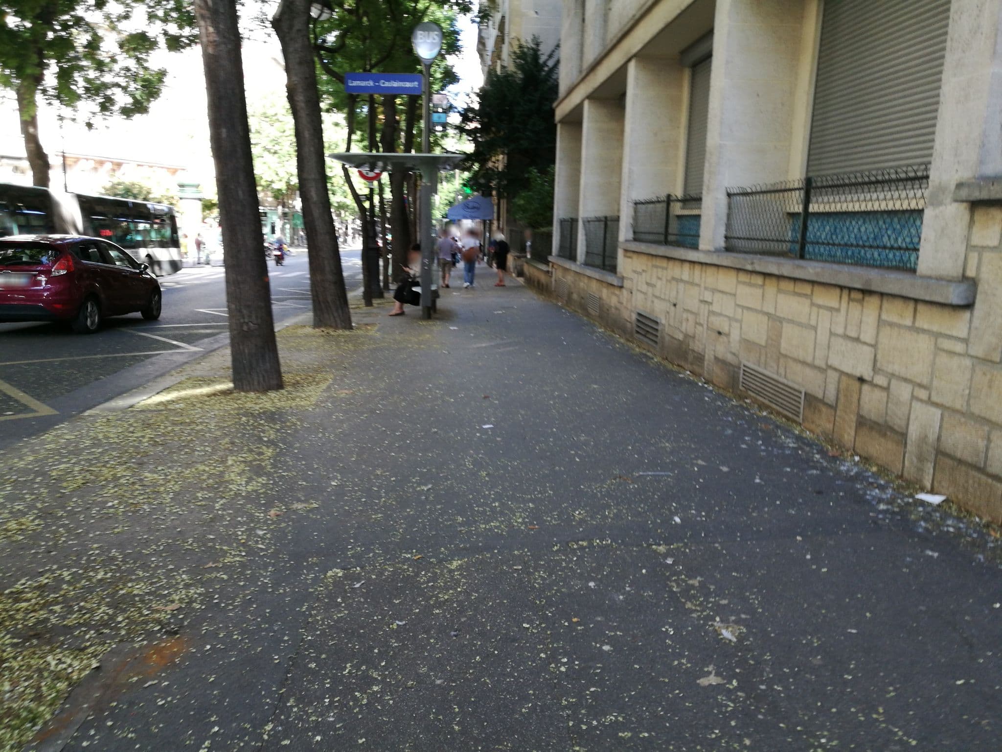 Street view near bohem sacré cœur, Paris 18 Buttes-Montmartre — © lga (CC BY-SA · Mapillary)