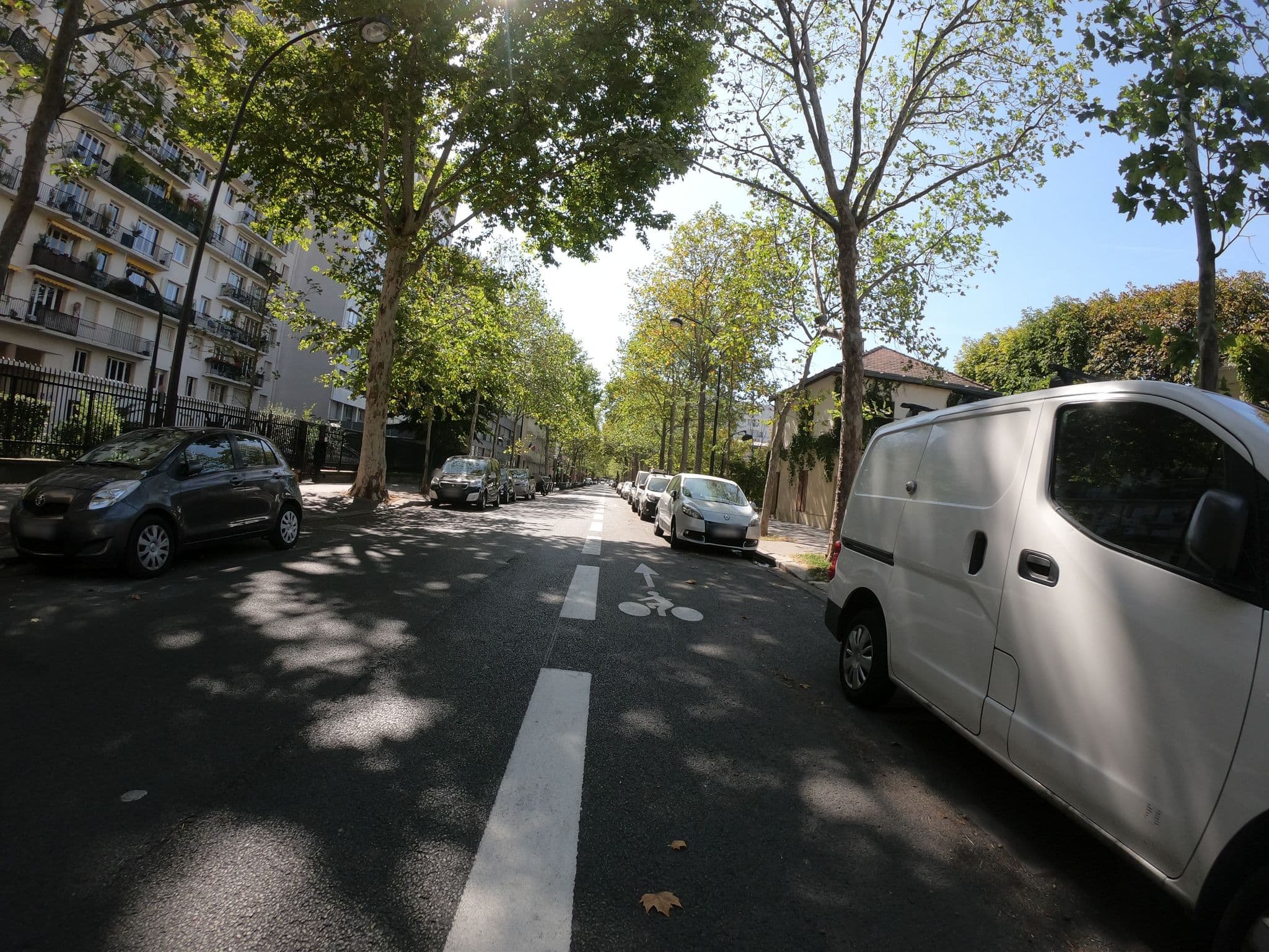 Street view near Waytostay, Paris 15 Vaugirard — © ywwwes (CC BY-SA · Mapillary)