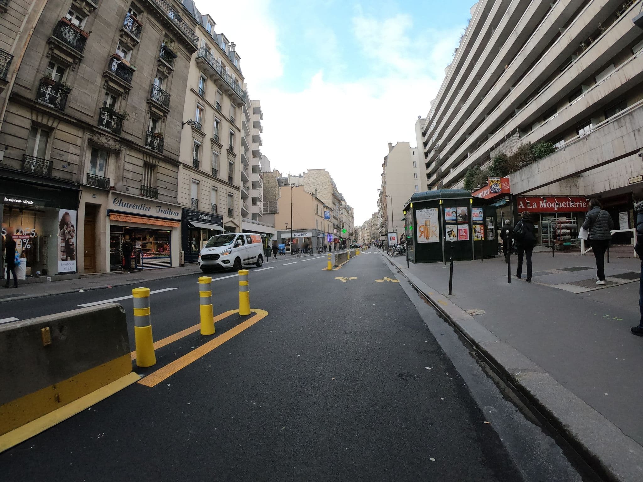 Street view near A l'Hostellerie Abaca Montparnasse, Paris 15 Vaugirard — © ywwwes (CC BY-SA · Mapillary)