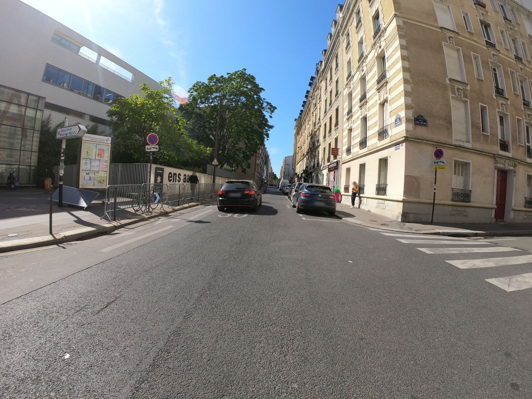 Street view near Hôtel Printania, Paris 15 Vaugirard — © ywwwes (CC BY-SA · Mapillary)
