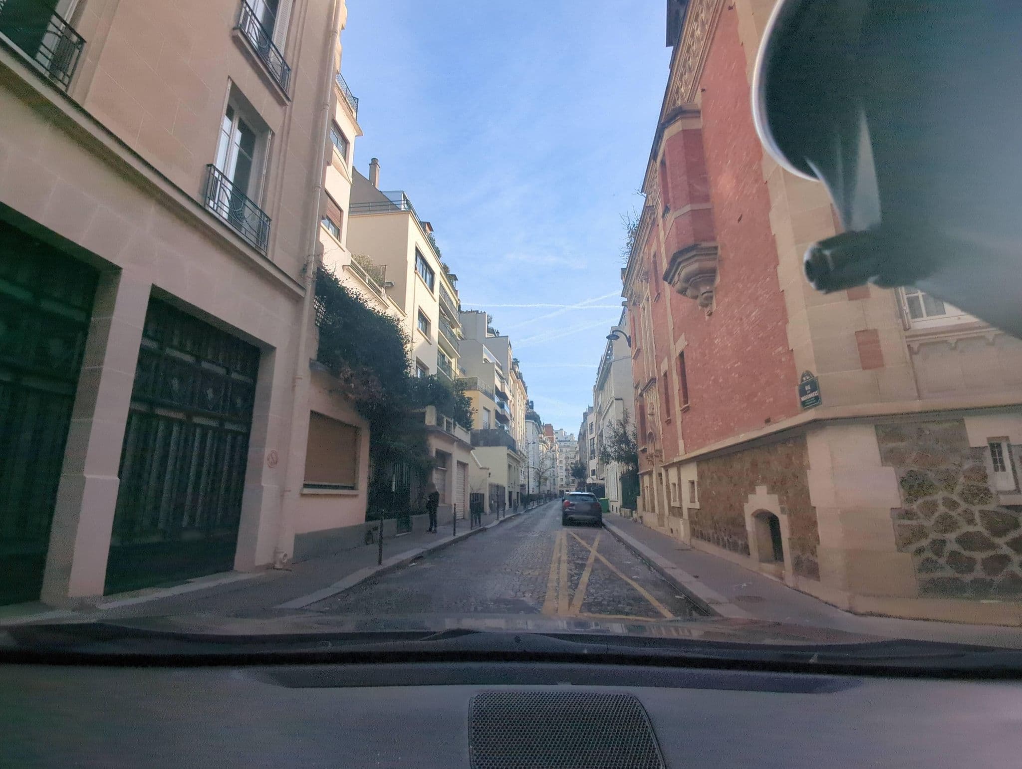 Street view near Sourire Boutique Hôtel Particulier, Paris 16 Passy — © Cryptophil (CC BY-SA · Mapillary)