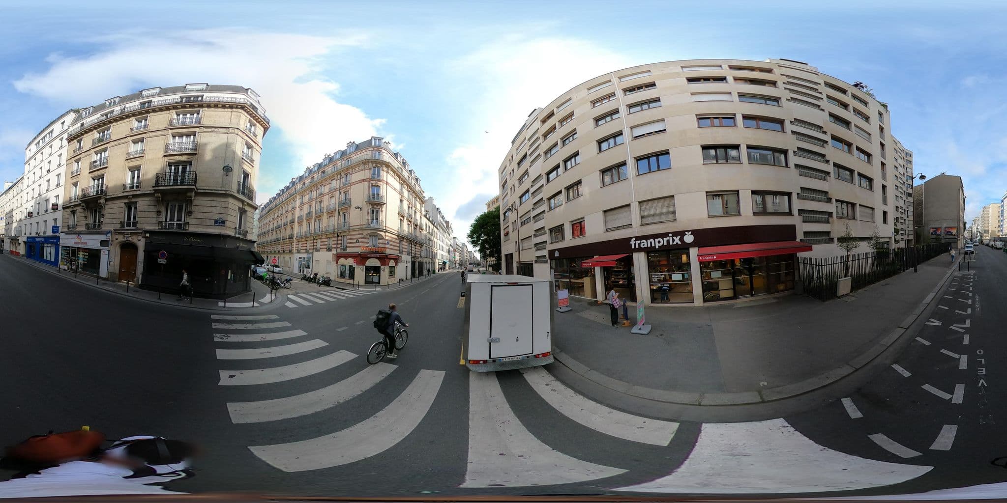 Street view near L'auberge Vietnamienne, Paris 15 Vaugirard — © Harsake (CC BY-SA · Mapillary)