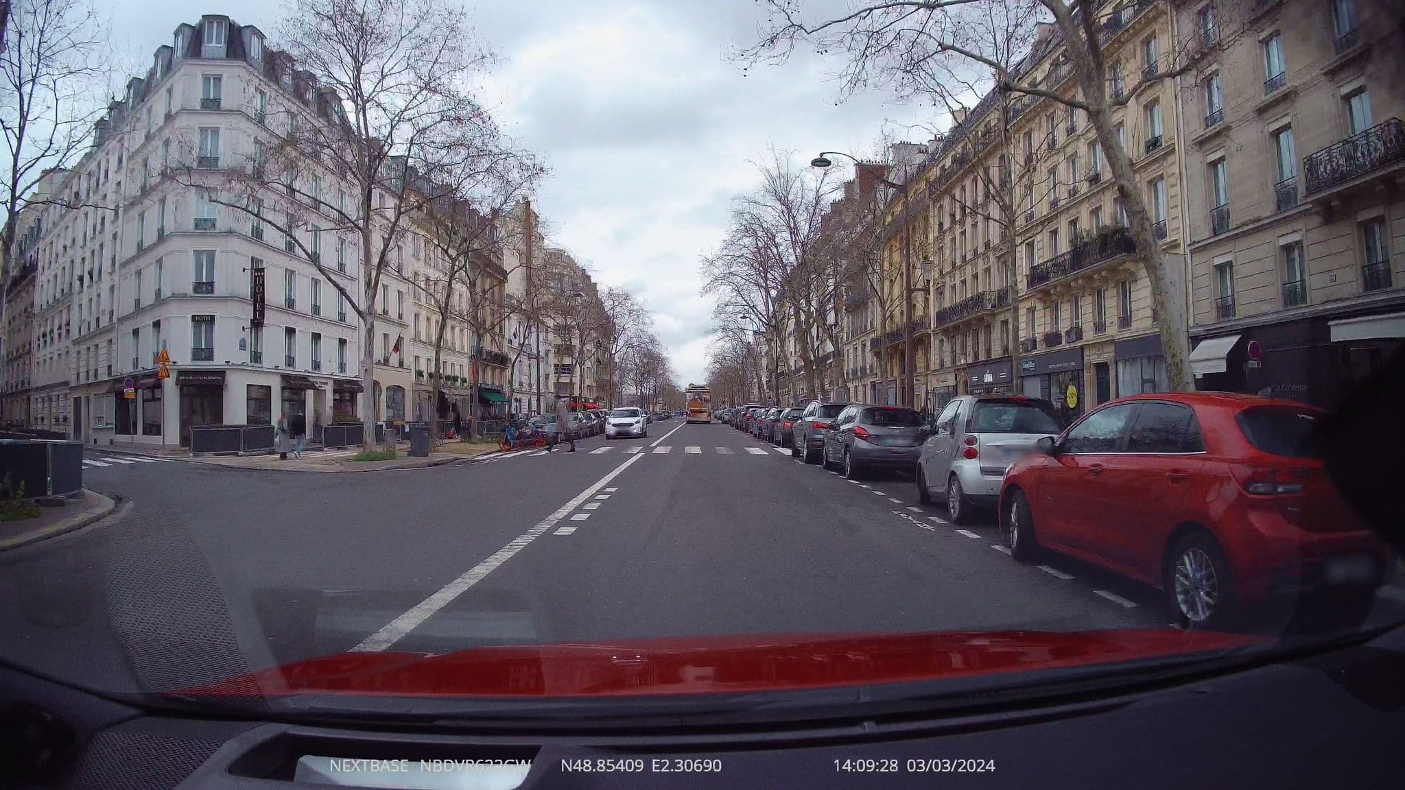 Street view near Appartement Paris Tour Eiffel, Paris 07 Palais-Bourbon — © aerandir14 (CC BY-SA · Mapillary)