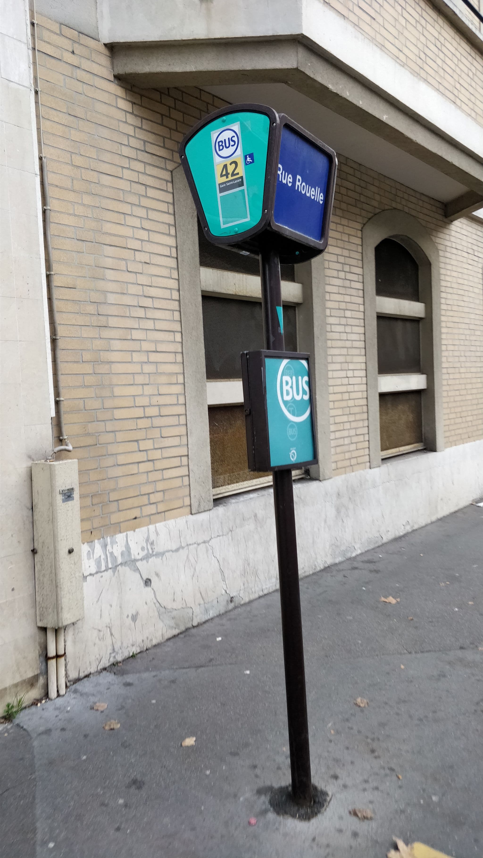 Street view near Hôtel Arley Tour Eiffel, Paris 15 Vaugirard — © overflorian (CC BY-SA · Mapillary)