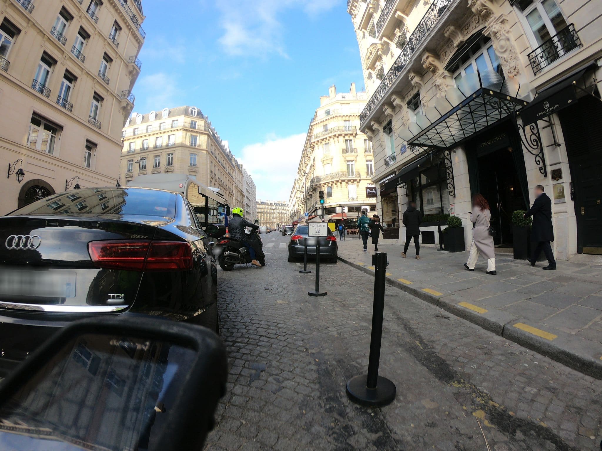 Street view near Suite L’elegante, Paris 08 Élysée — © htonchia (CC BY-SA · Mapillary)