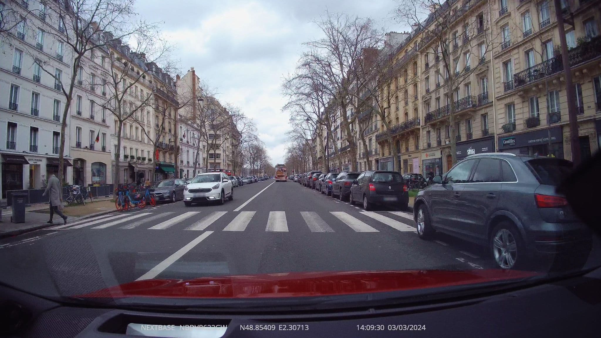 Street view near Hôtel de Turenne, Paris 07 Palais-Bourbon — © aerandir14 (CC BY-SA · Mapillary)