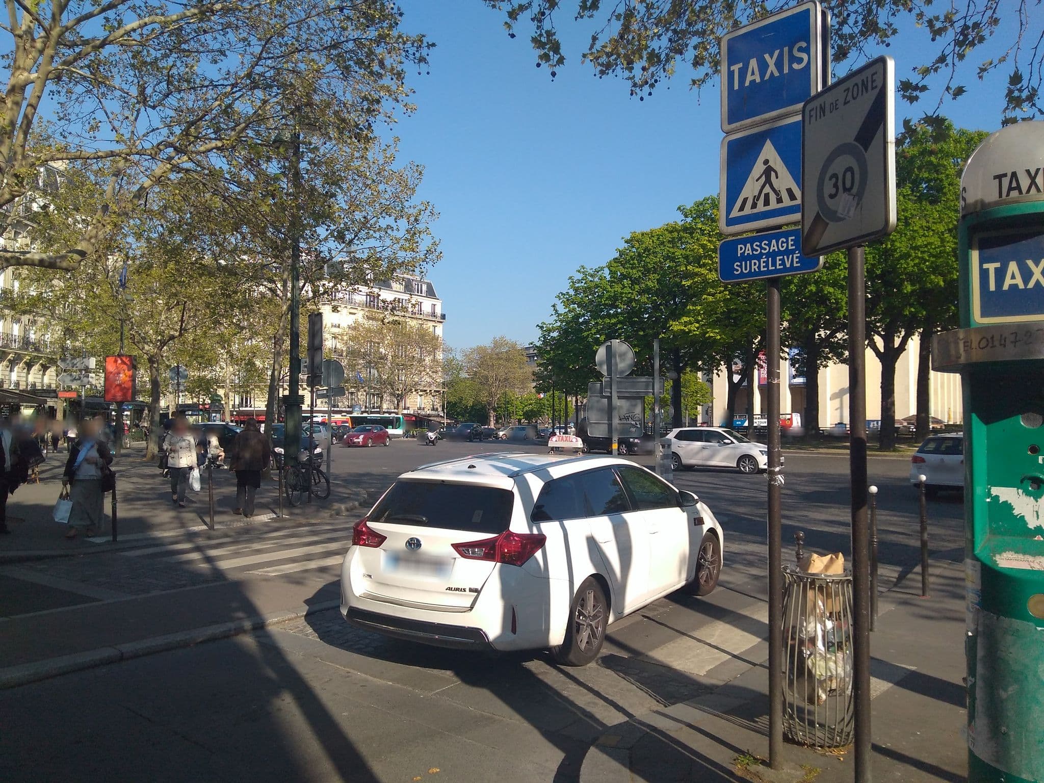 Street view near Best Western Premier Hôtel Pergolèse, Paris 16 Passy — © clementr (CC BY-SA · Mapillary)