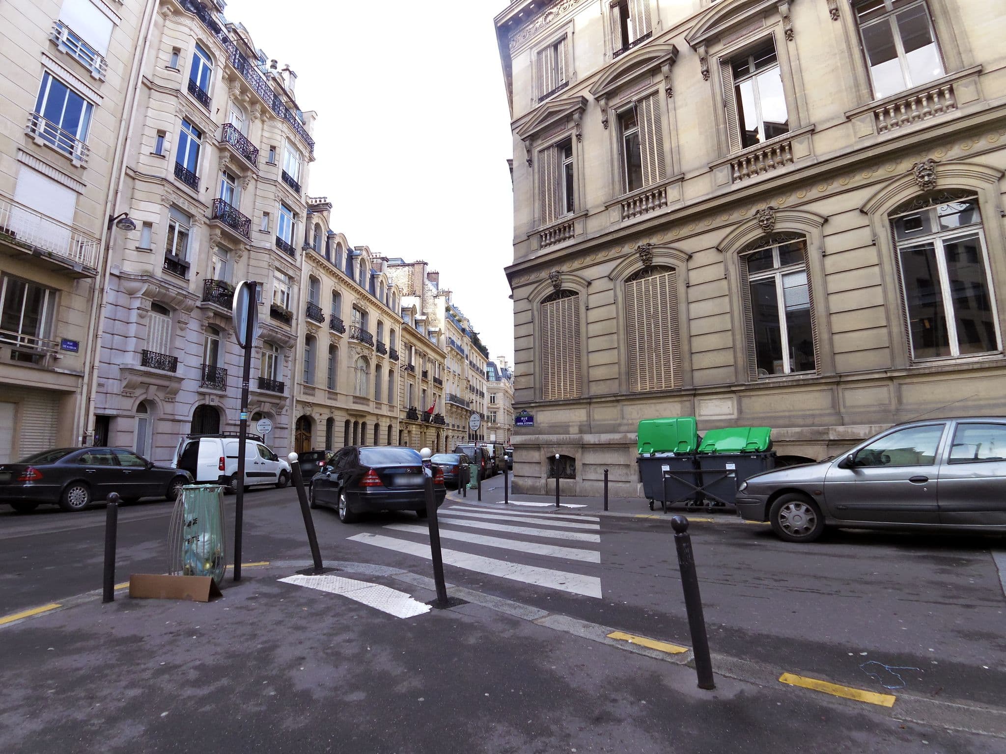 Street view near Mon petit palais, Paris 16 Passy — © zors1843 (CC BY-SA · Mapillary)