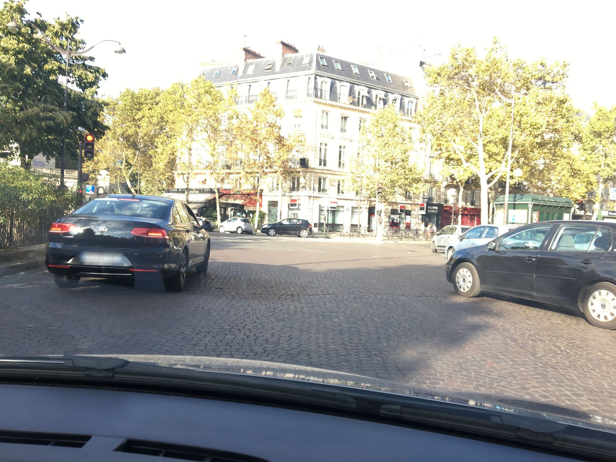 Street view near Hôtel Courcelles Étoile, Levallois-Perret — © cabinetcourbi (CC BY-SA · Mapillary)