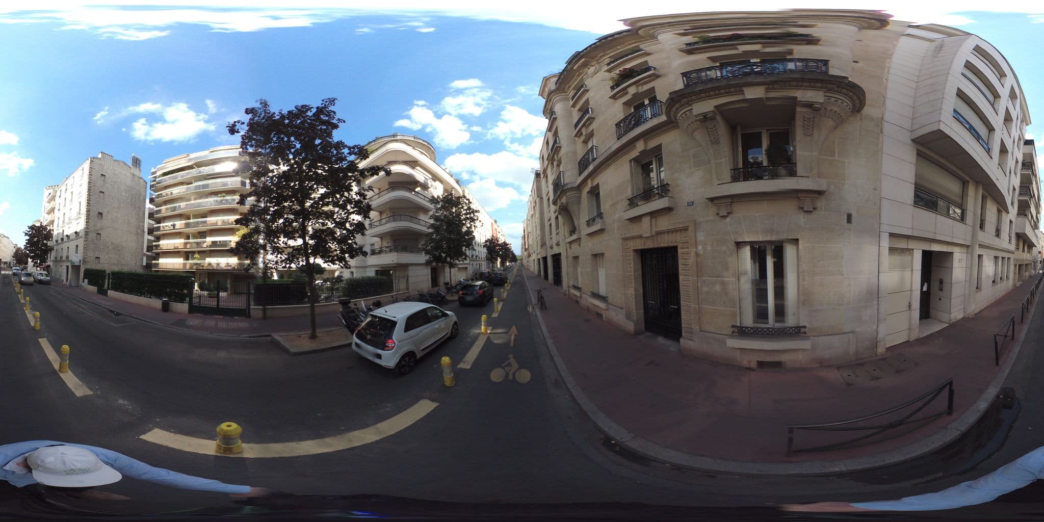 Street view near Boutique hôtel Francesca L., Levallois-Perret — © geovelo (CC BY-SA · Mapillary)
