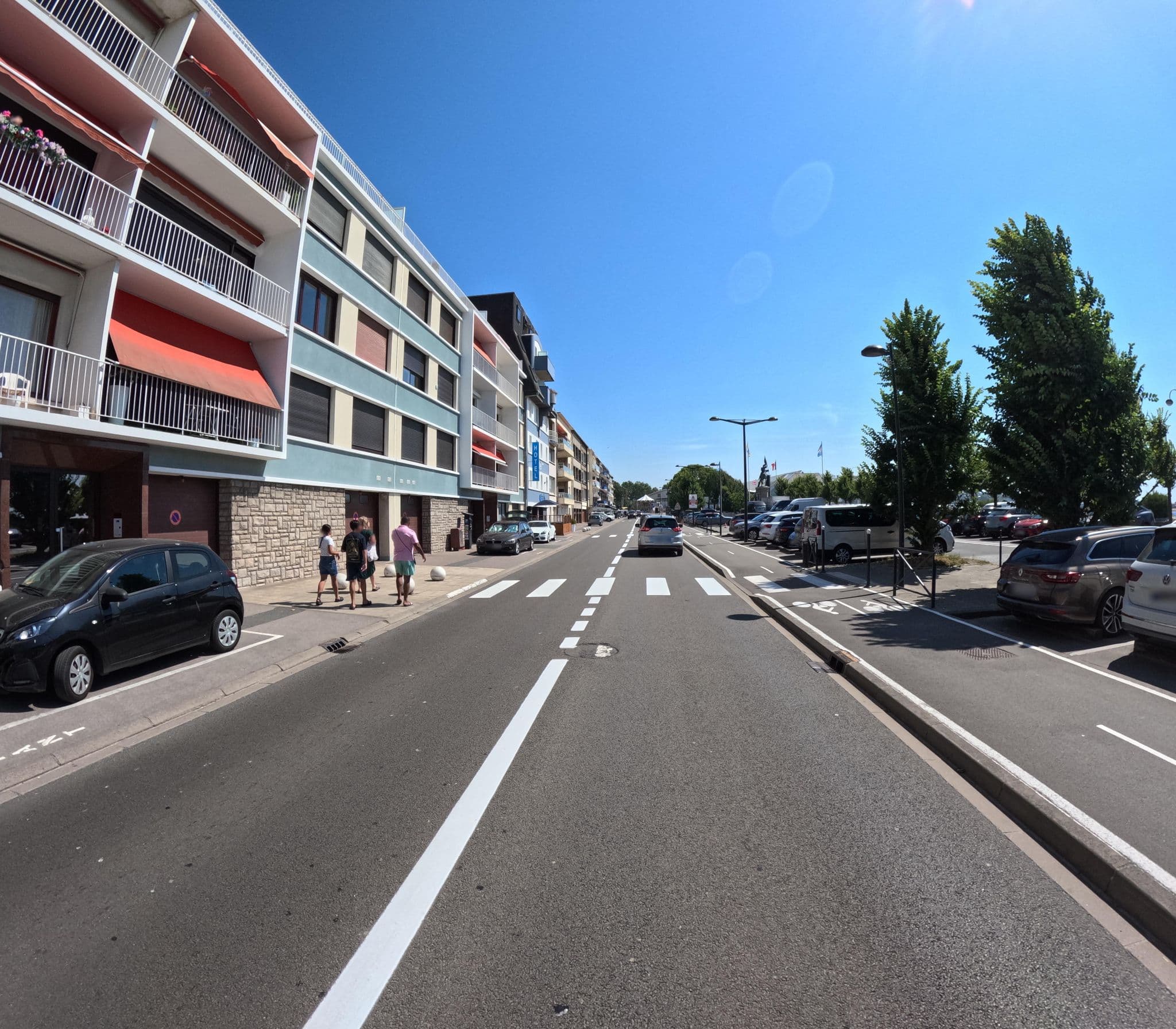 Street view near Hôtel De La Plage, Boulogne-sur-Mer — © wasd42 (CC BY-SA · Mapillary)