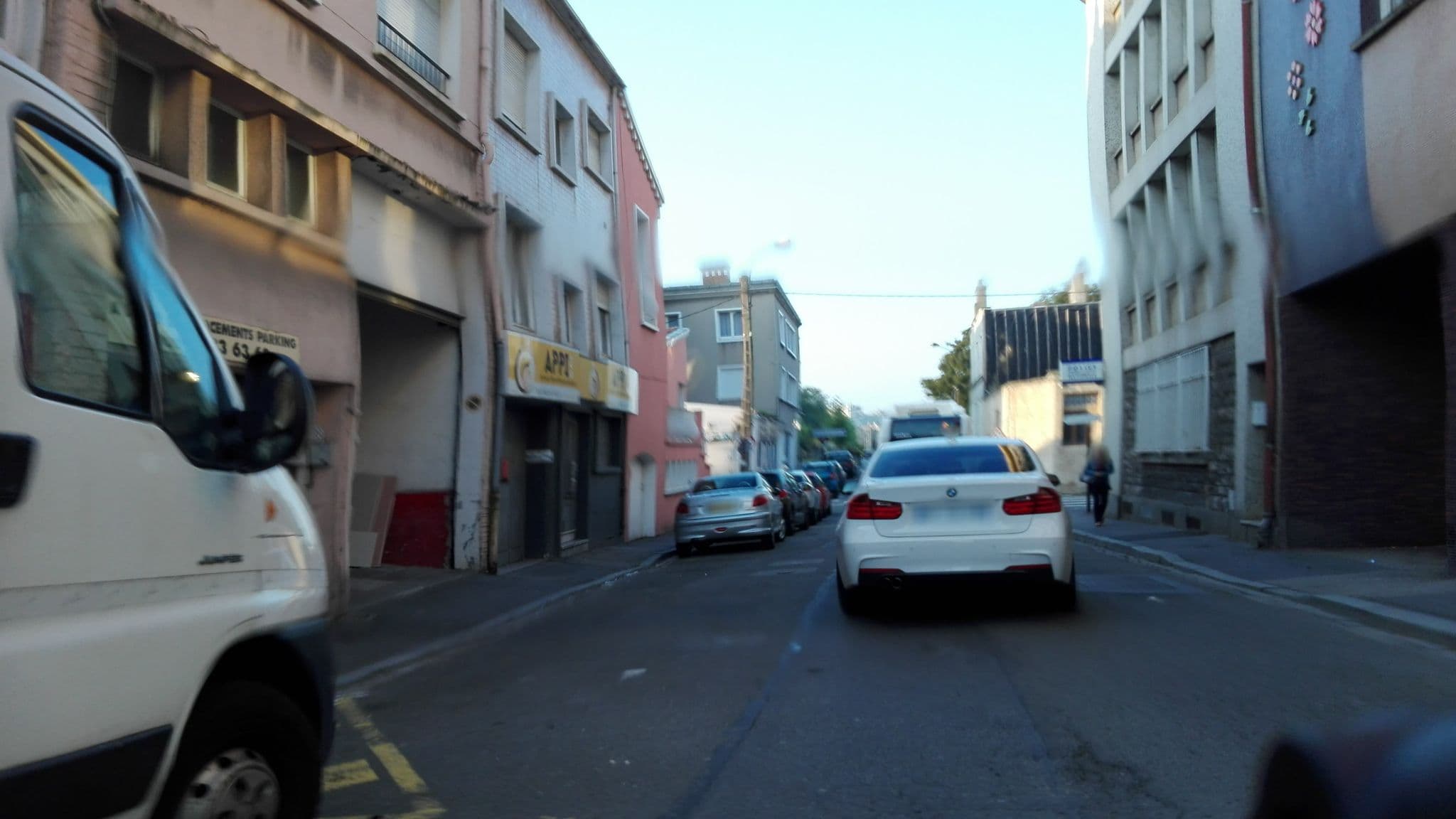 Street view near police headquarters in Boulogne-sur-Mer, Boulogne-sur-Mer — © theos (CC BY-SA · Mapillary)