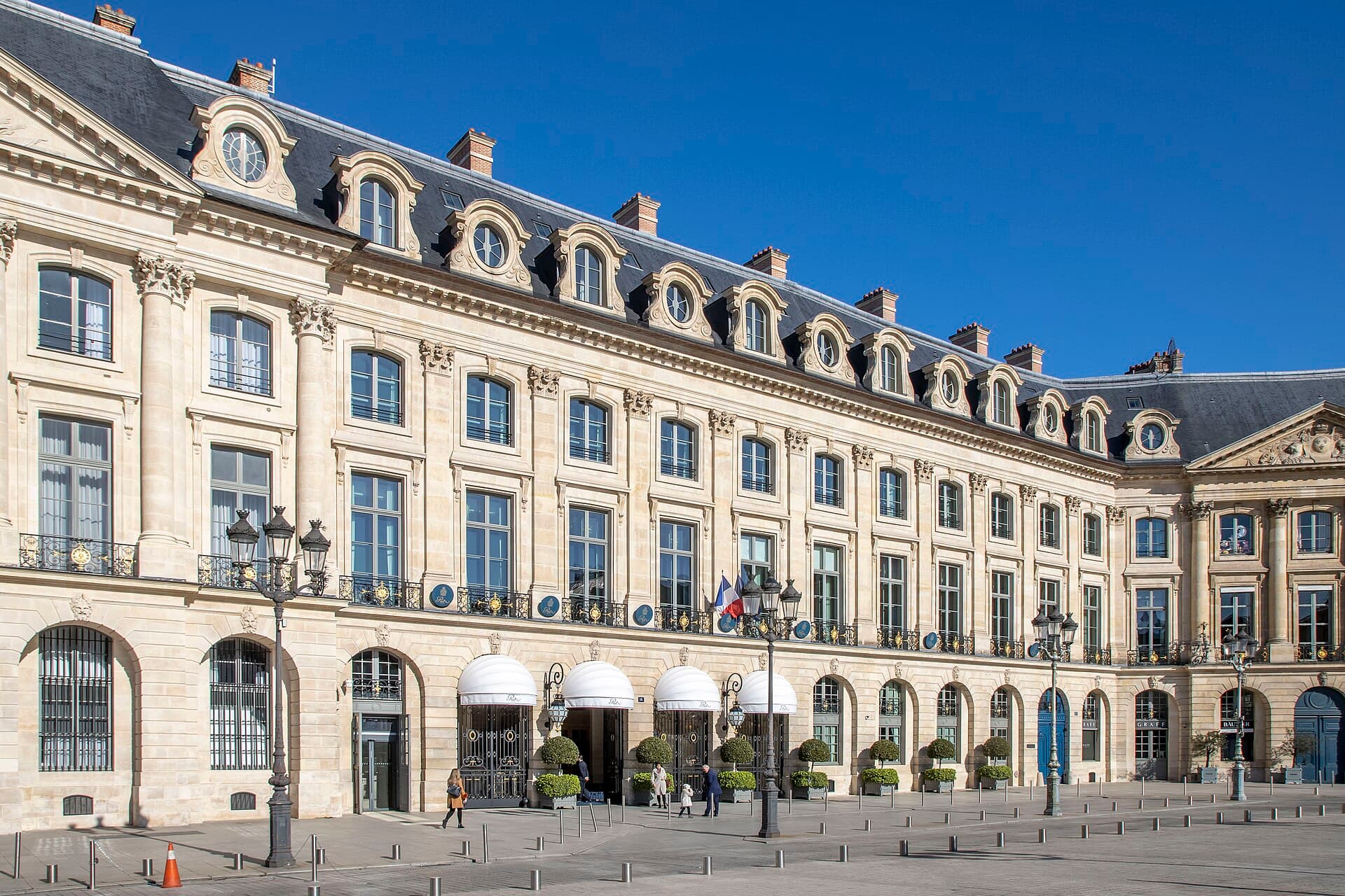 Ritz Paris (via Wikimedia Commons, CC BY-SA 4.0)