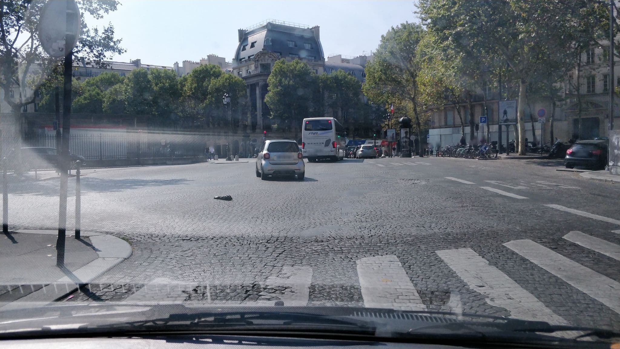 Street view near Cosidays.com, Paris 08 Élysée — © svr123456789 (CC BY-SA · Mapillary)