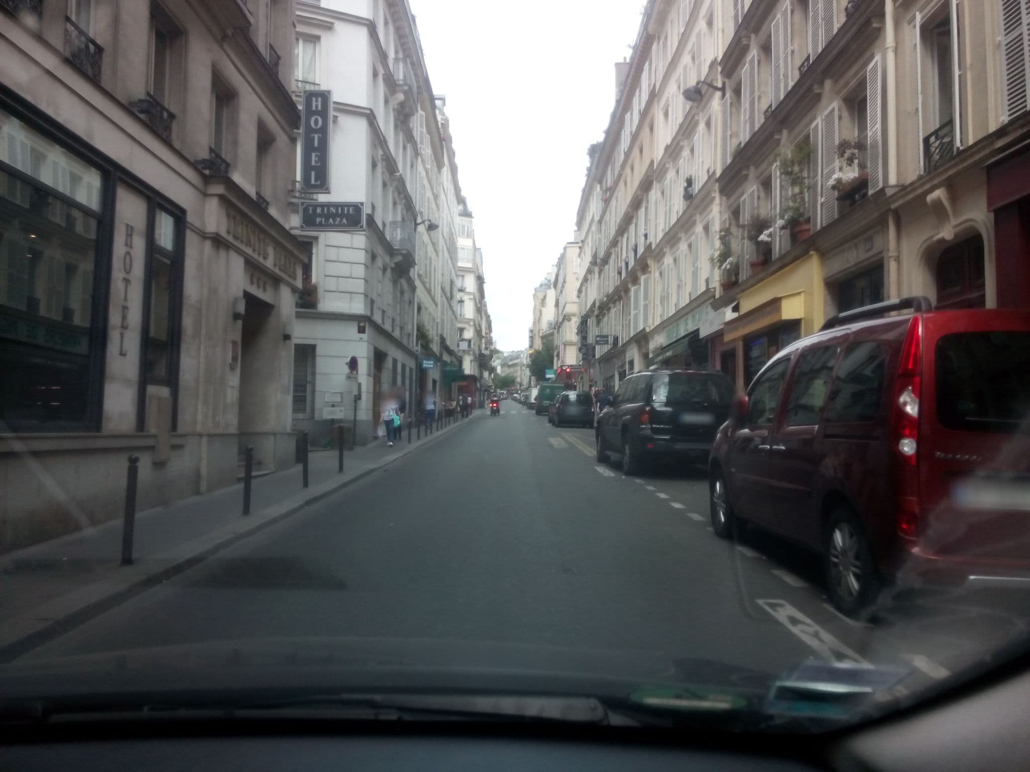 Street view near La Villa Bohème, Paris 17 Batignolles-Monceau — © jibec (CC BY-SA · Mapillary)