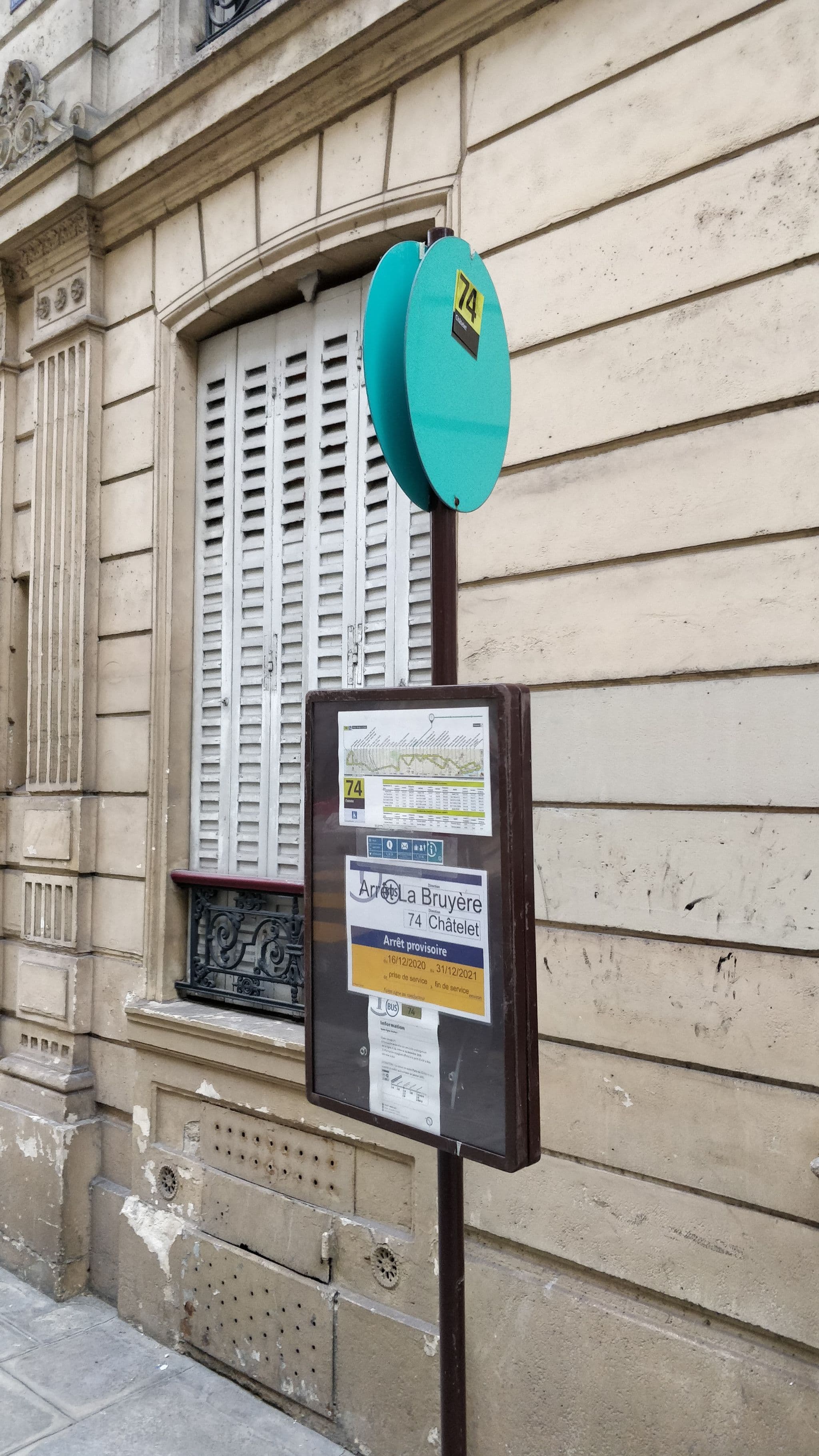 Street view near Hôtel Soho House, Paris 17 Batignolles-Monceau — © overflorian (CC BY-SA · Mapillary)