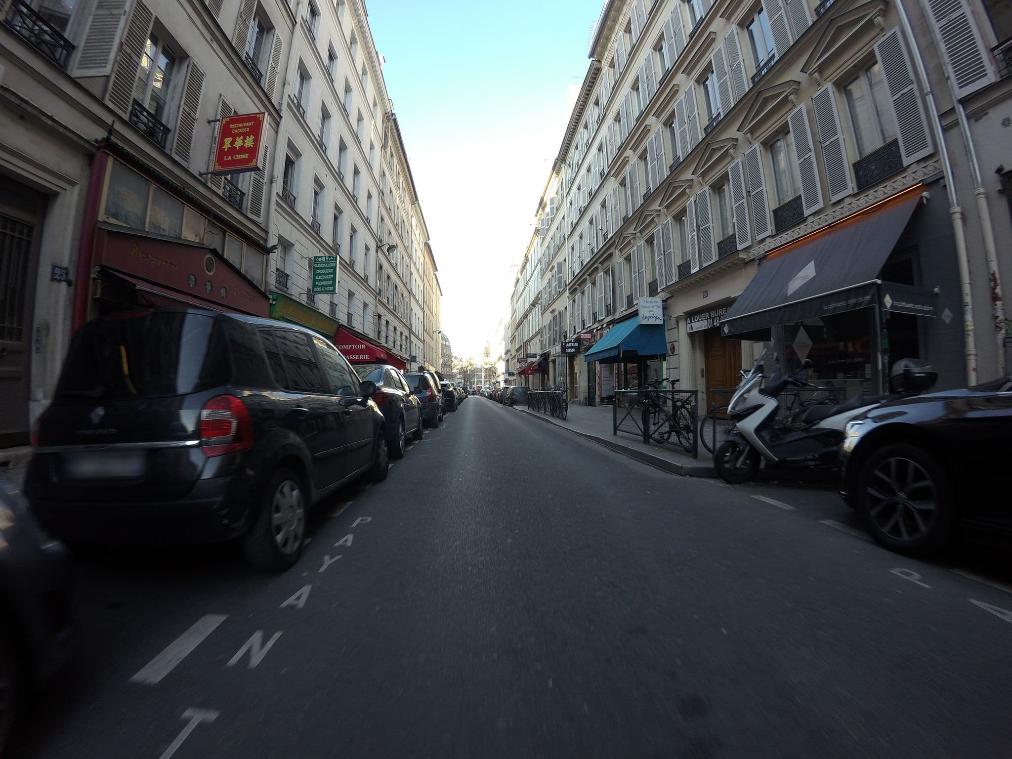 Street view near Hôtel Montréal, Paris 08 Élysée — © laurentlouf (CC BY-SA · Mapillary)