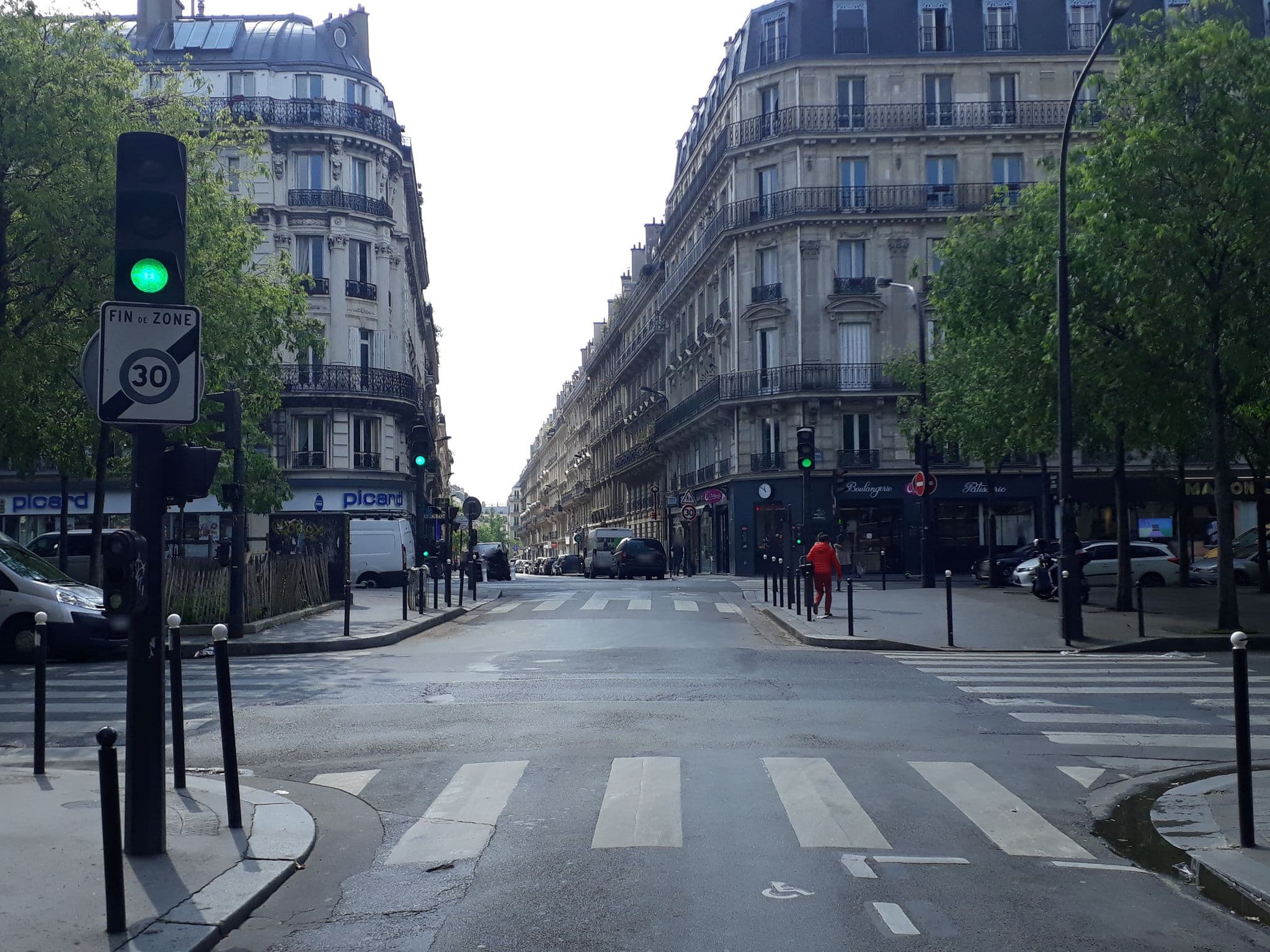 Street view near Hotel De Cabourg, Paris 17 Batignolles-Monceau — © laurentlouf (CC BY-SA · Mapillary)
