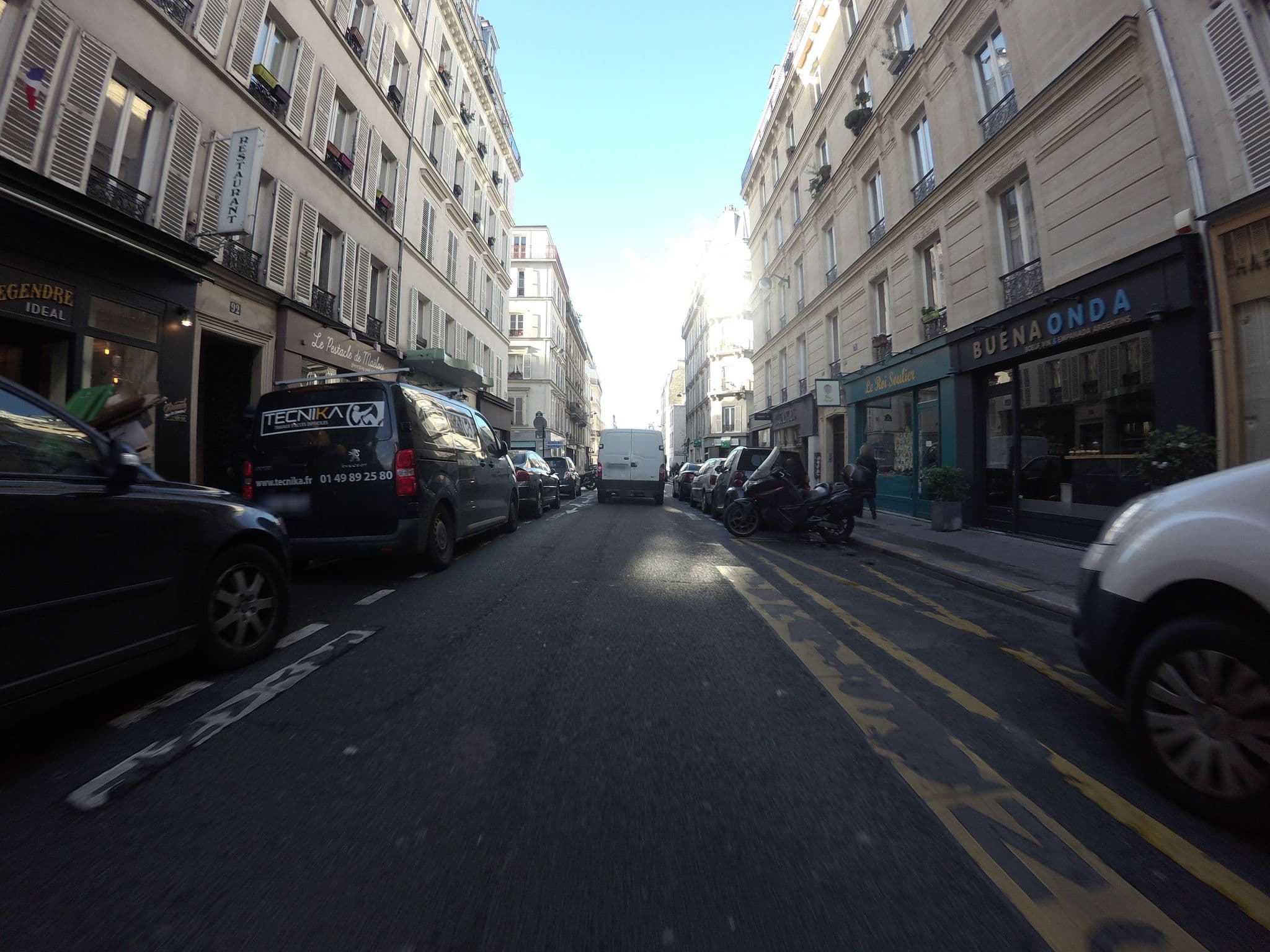 Street view near Unelogenville, Paris 17 Batignolles-Monceau — © laurentlouf (CC BY-SA · Mapillary)