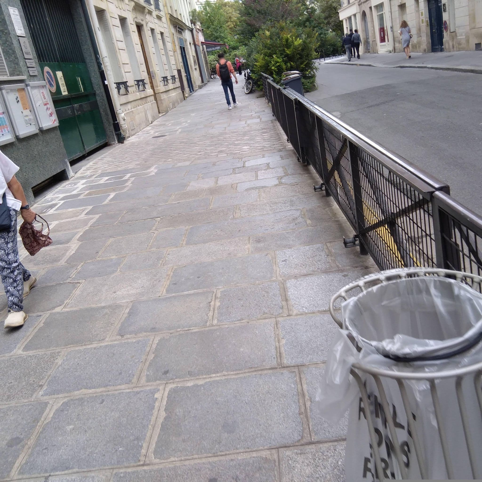 Street view near Hotel Hector, Paris 17 Batignolles-Monceau — © ARIHY76 (CC BY-SA · Mapillary)