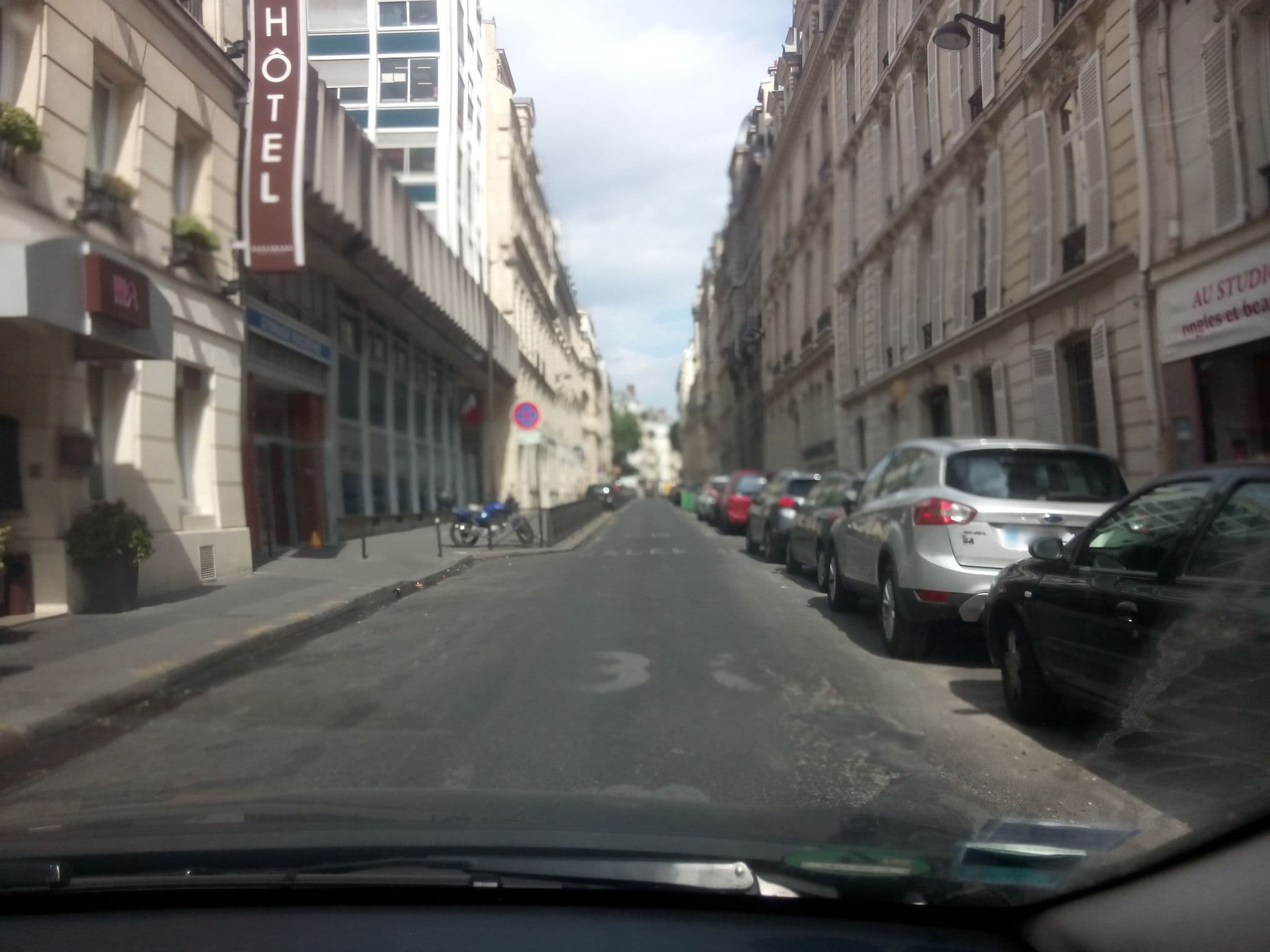 Street view near Le Petit Madeleine, Paris 08 Élysée — © jibec (CC BY-SA · Mapillary)