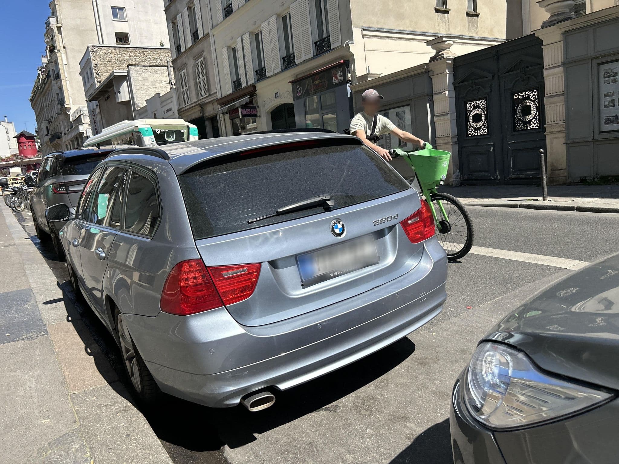 Street view near Hôtel Tryp Blanch Fontaine, Paris 17 Batignolles-Monceau — © railorama (CC BY-SA · Mapillary)
