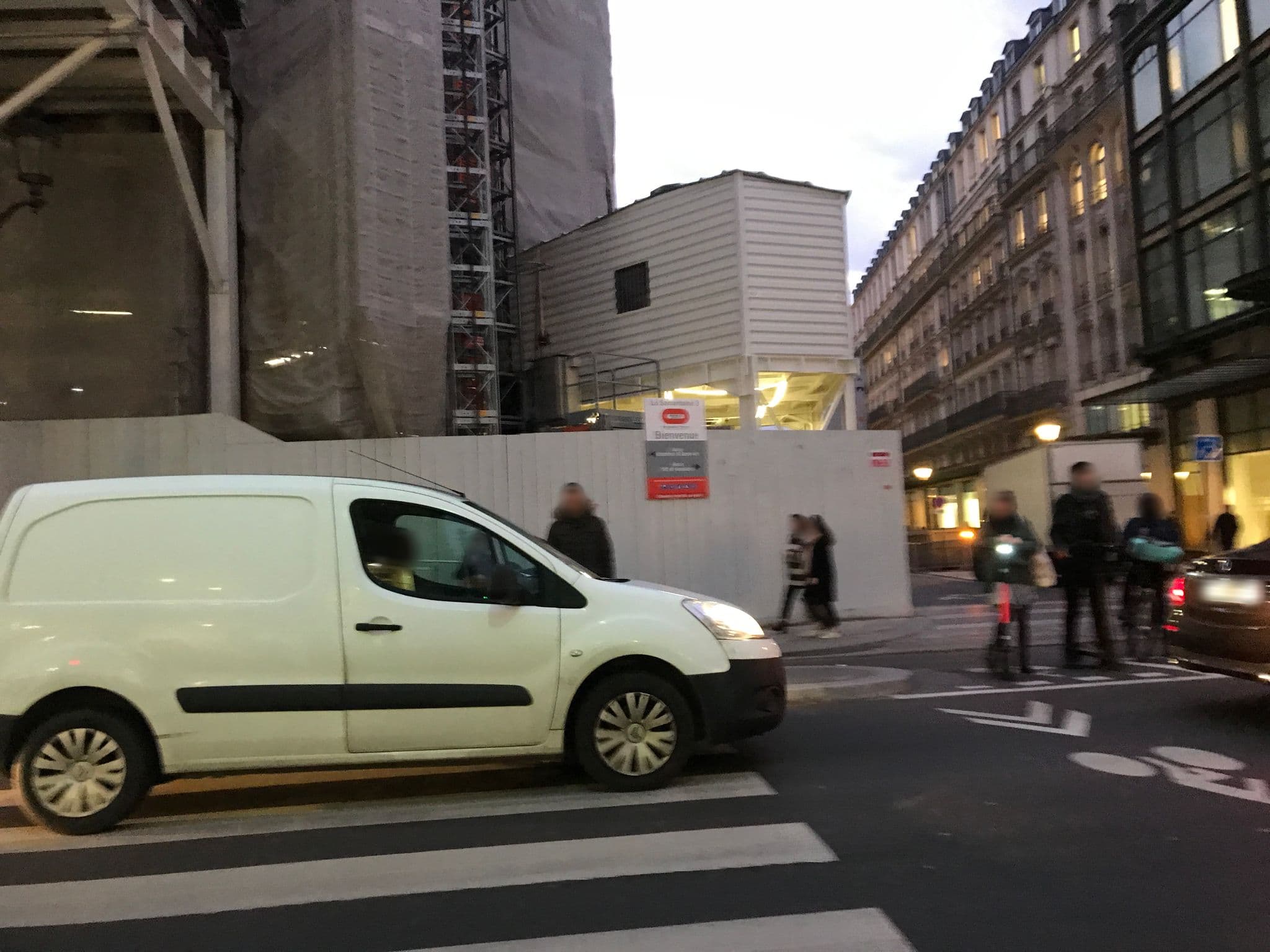 Street view near Waytostay, Paris 01 Louvre — © mat813 (CC BY-SA · Mapillary)