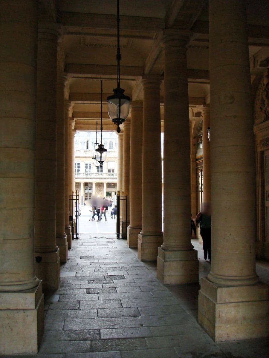 Street view near Citadines Suites Louvre Paris, Paris 02 Bourse — © txllxt (CC BY-SA · Mapillary)