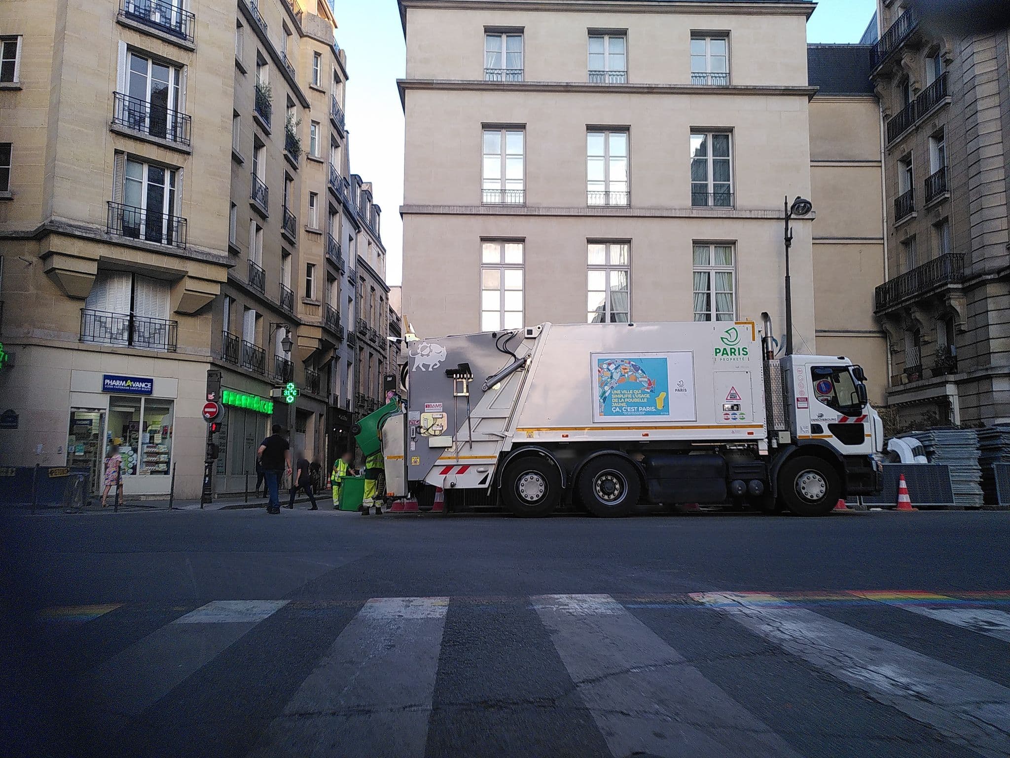 Street view near 3H Paris Marais Hôtel, Paris 04 Hôtel-de-Ville — © tr4sk (CC BY-SA · Mapillary)
